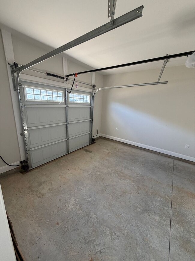 Building Photo - 113 Alva Ct