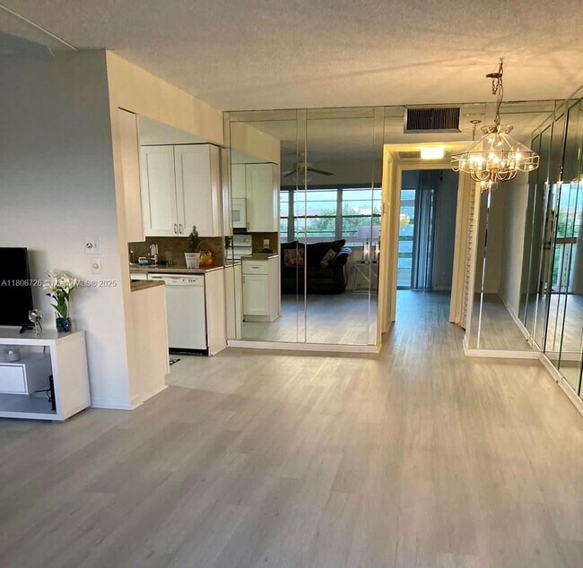 Building Photo - 4302 Martinique Cir
