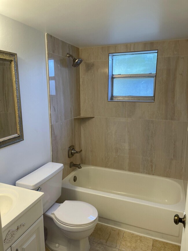 Building Photo - 102 Gardens Dr