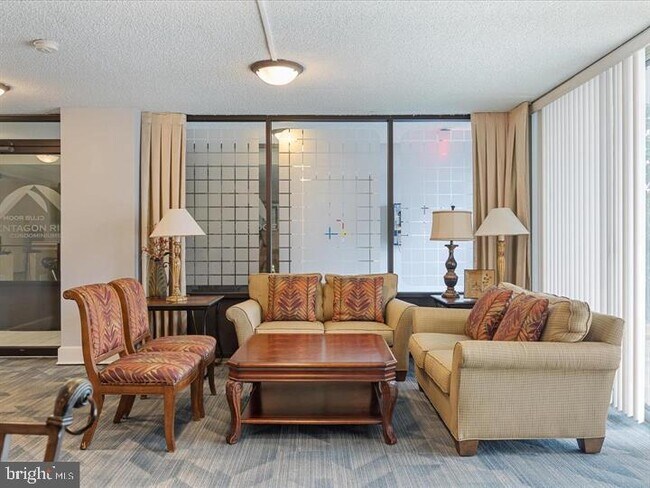 Building Photo - 1515 S Arlington Ridge Rd