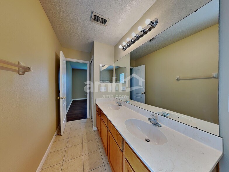 Building Photo - 1756 Portcastle Cir