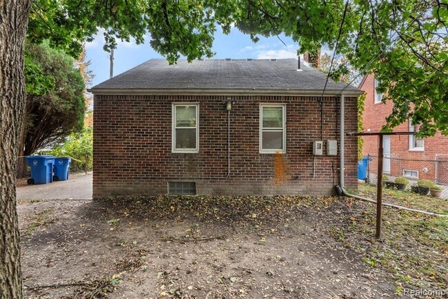 Building Photo - 8038 Riverdale St