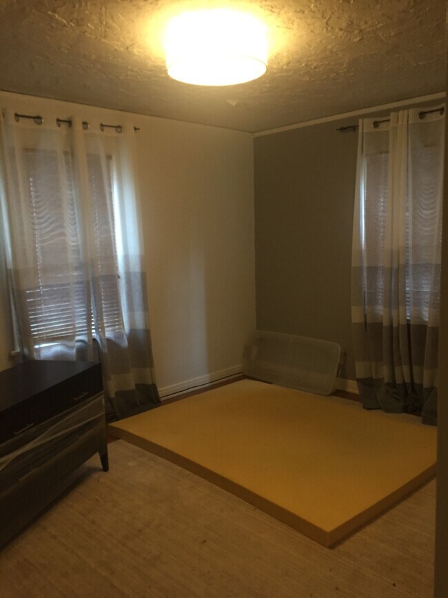 Bedroom - 631 N Gardner St