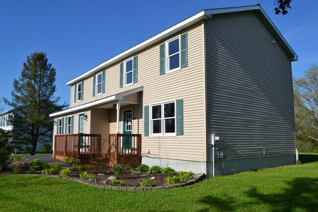 Building Photo - 60 Colonial Rd