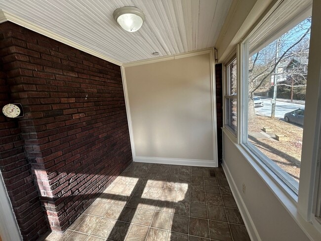 Building Photo - Central AVL - Beautifully Restored and Updated Apartment