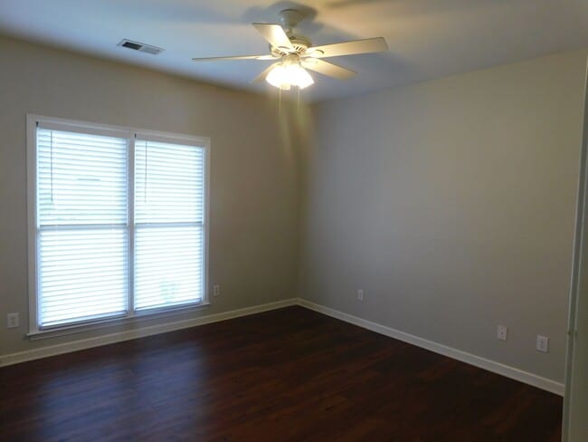 Building Photo - Your Dream Rental Awaits in Gated Greyston...