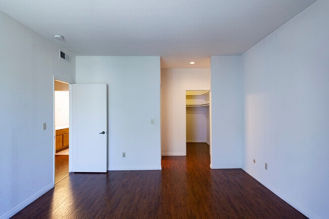 Building Photo - 14539 Benefit St