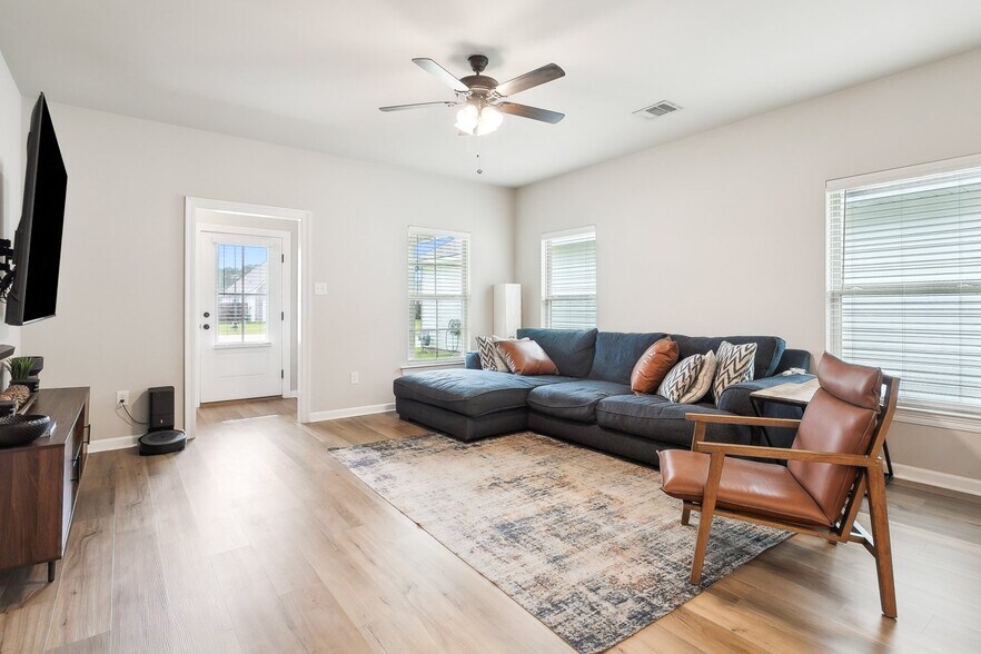 Building Photo - 60341 Sunset Oak Blvd