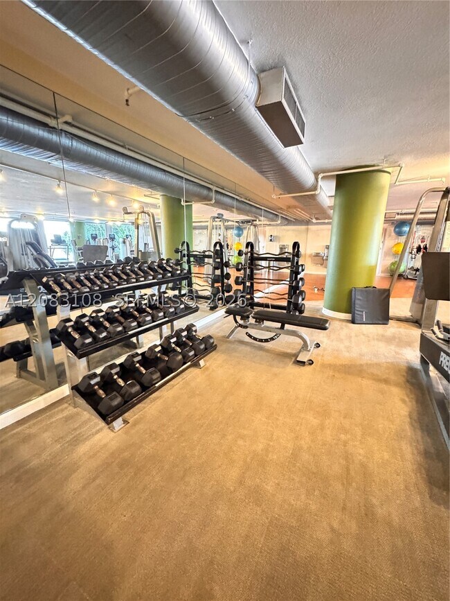 Building Photo - 2681 N Flamingo Rd