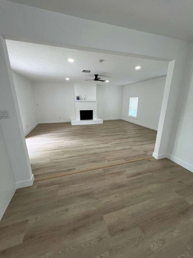 Building Photo - BEAUTIFUL HOME IN HOUSTON. MOVE IN READY!.