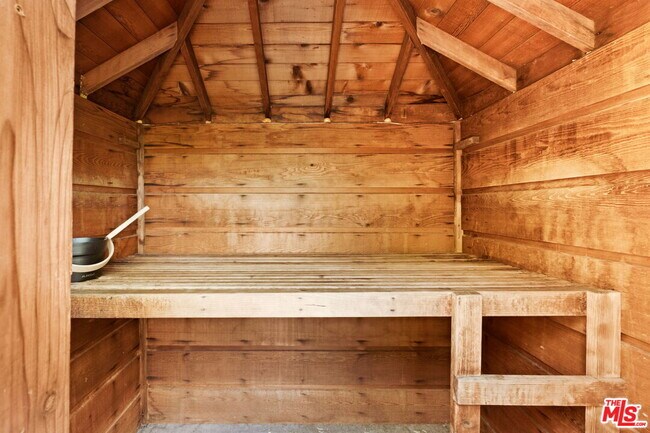 Building Photo - 21071 Waveview Dr