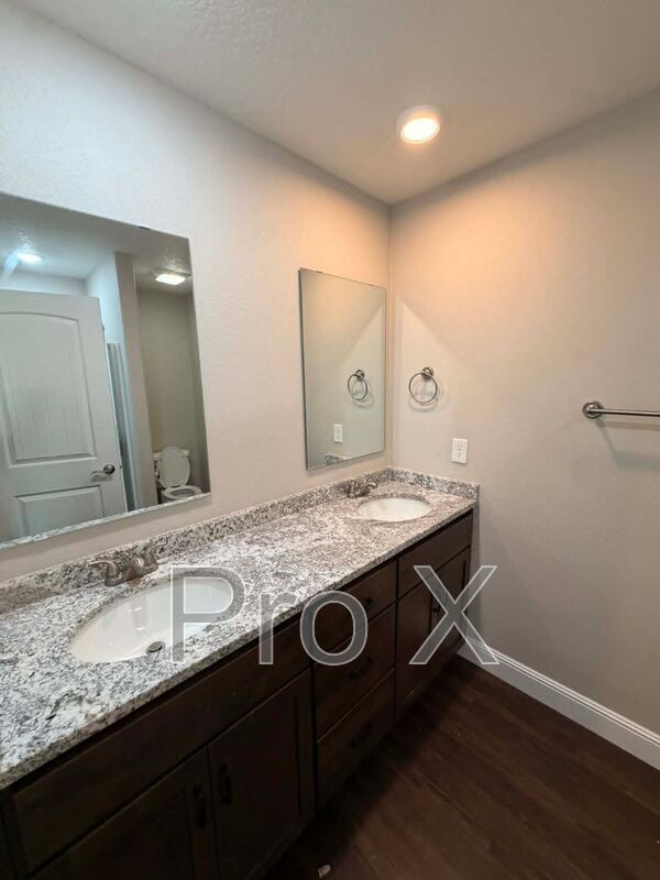 Building Photo - 209 Munson St