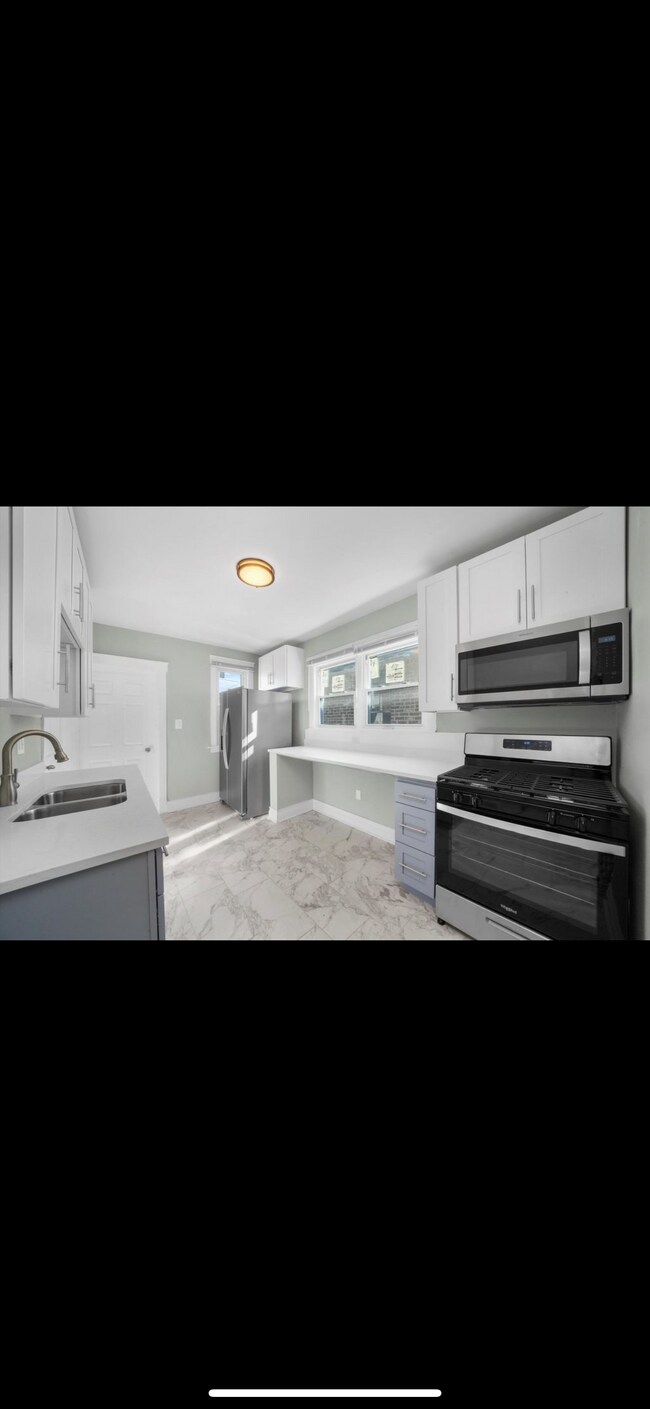 Building Photo - 9339 S Eberhart Ave