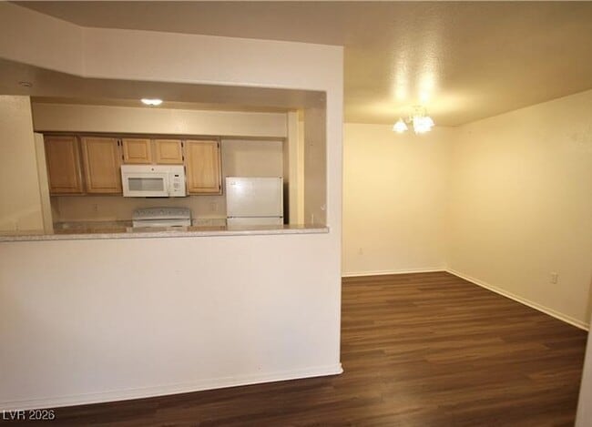 Building Photo - 555 E Silverado Ranch Blvd