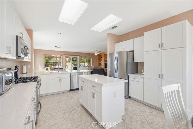 Building Photo - 39371 Blossom Cir