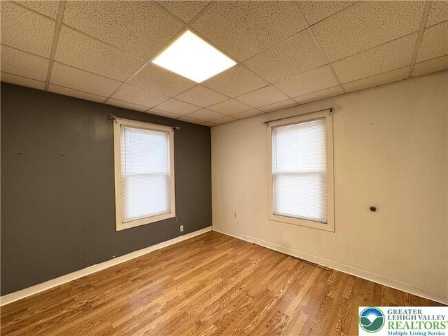 Building Photo - 527 Bradley St