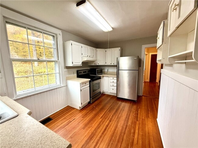 Building Photo - 221 Centennial Farm Ln