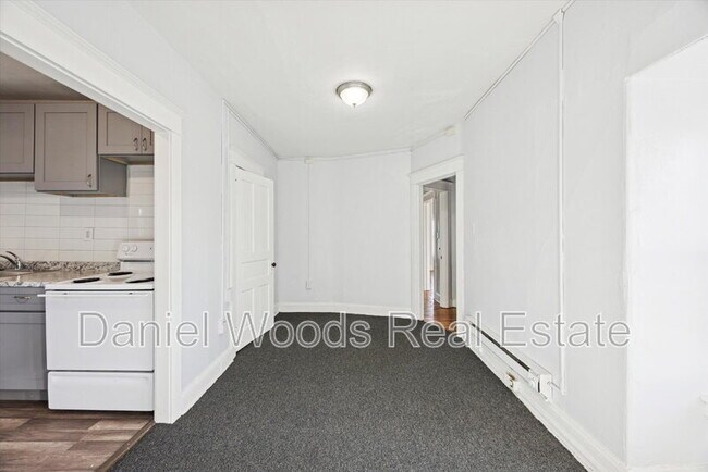 Building Photo - 330 Kerlin St