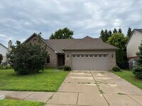Building Photo - 2915 Chippewa Dr