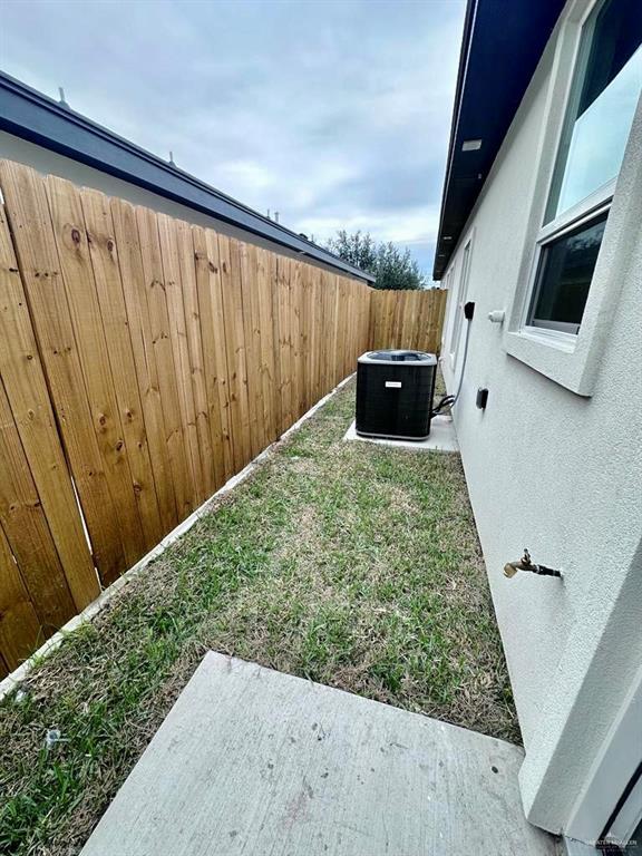 Building Photo - 18 Robin