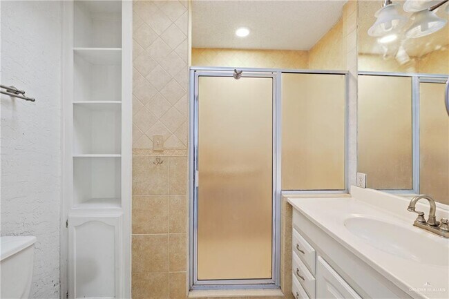 Building Photo - 812 Voltz Ln