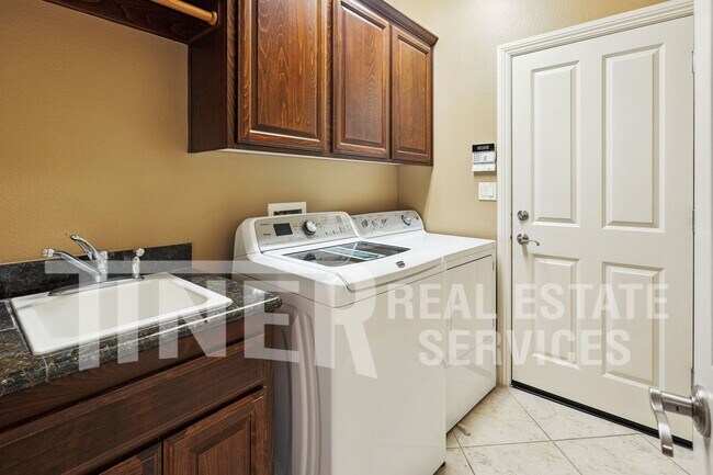 Building Photo - 5967 Radmere Dr
