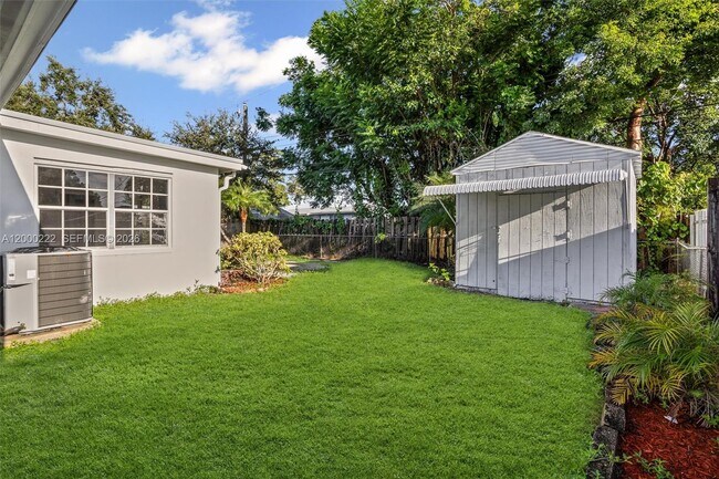 Building Photo - 6825 SW 12th St