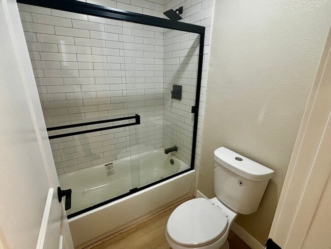 Building Photo - Remodeled 3 bed 2 bath townhome in Friars ...