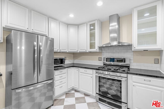 Building Photo - 6053 Scenic Ave