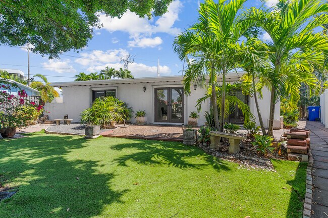 Building Photo - 901 Guava Isle