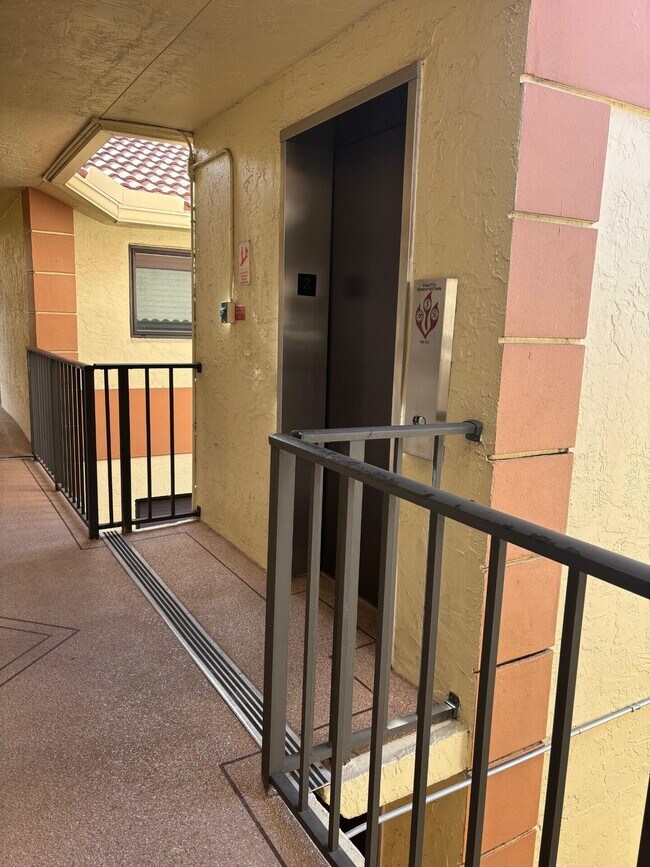 Building Photo - 15234 Lakes of Delray Blvd