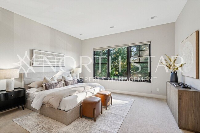 Building Photo - Luxury Living in the Heart of Lake Oswego: Stylish 3-Story Townhouse