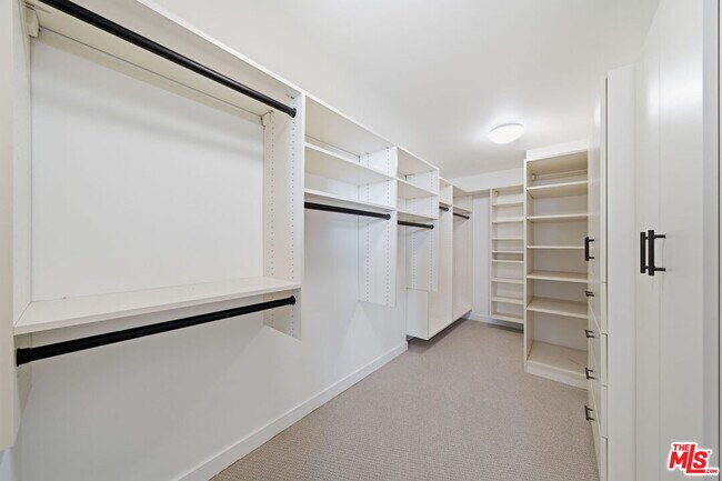 Building Photo - 13650 Marina Pointe Dr