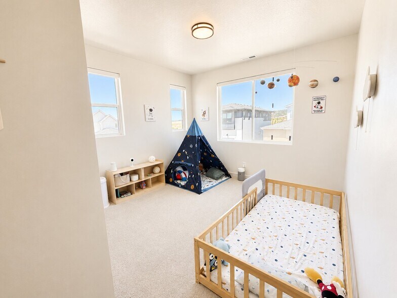 Building Photo - 3069 N Stardew St