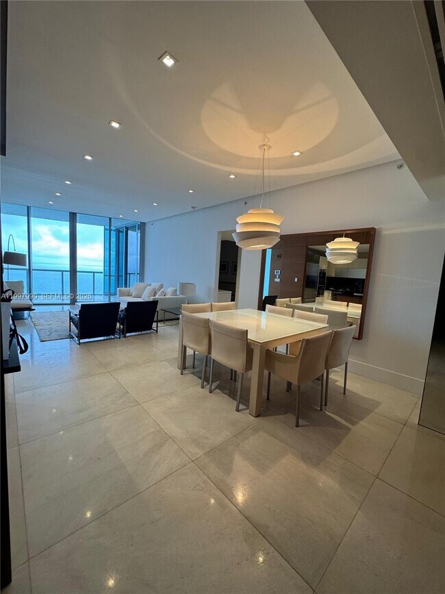 Building Photo - 17121 Collins Ave