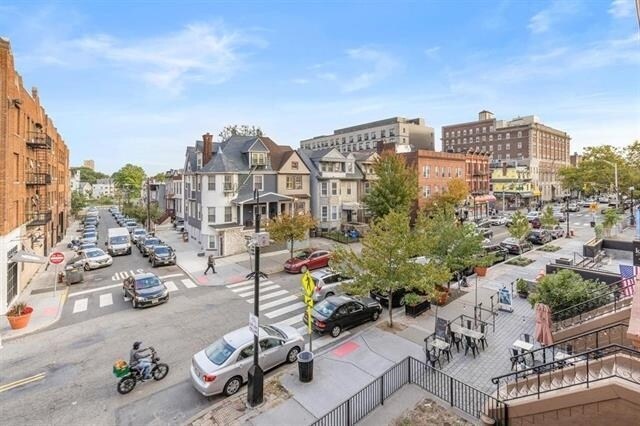 Building Photo - 679 Bergen Ave