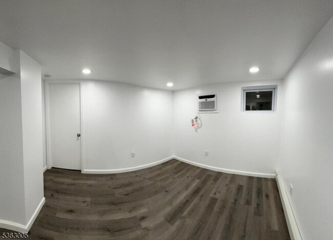 Building Photo - 74 Eaton Pl