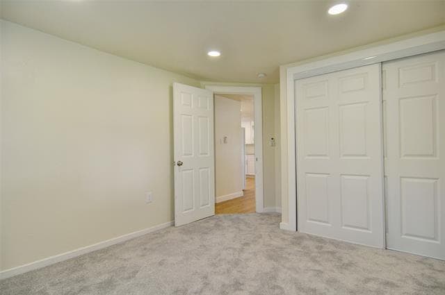 Building Photo - 300 Meadow Park Dr
