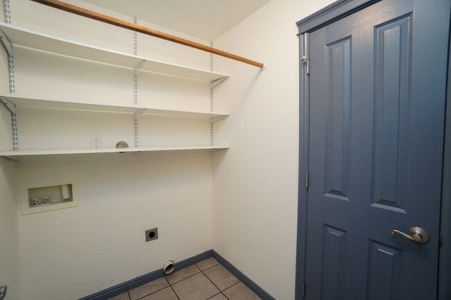 Building Photo - 11301 W Goldenrod Ave