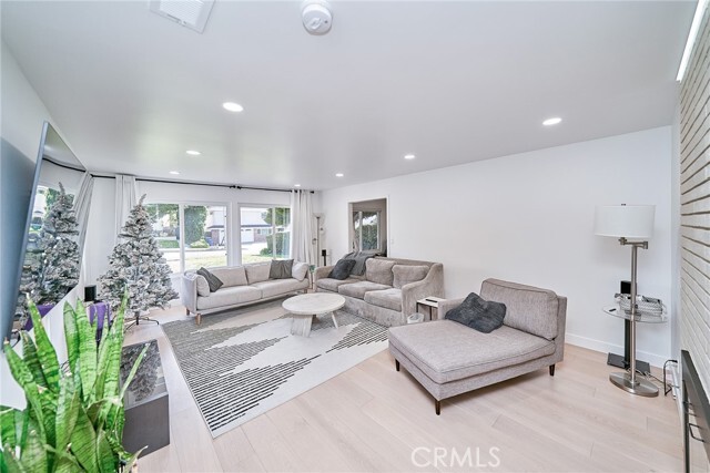 Building Photo - 6231 Lochvale Dr