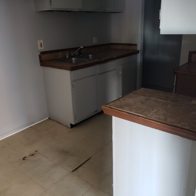 Building Photo - 2 Bed/2 Bath Apartment