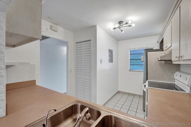Building Photo - 9470 Poinciana Pl
