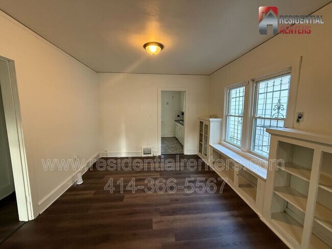 Building Photo - 5560 N 40th St
