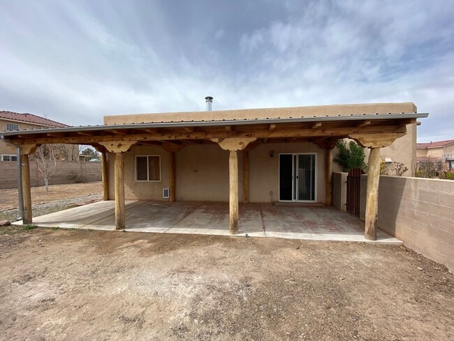 Building Photo - 1132 Casa Tomas Rd NE