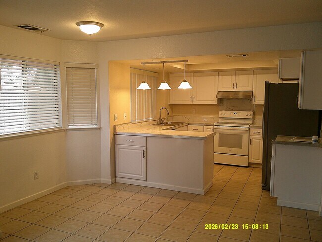 Building Photo - 4 bedroom in Dixon with spacious back yard