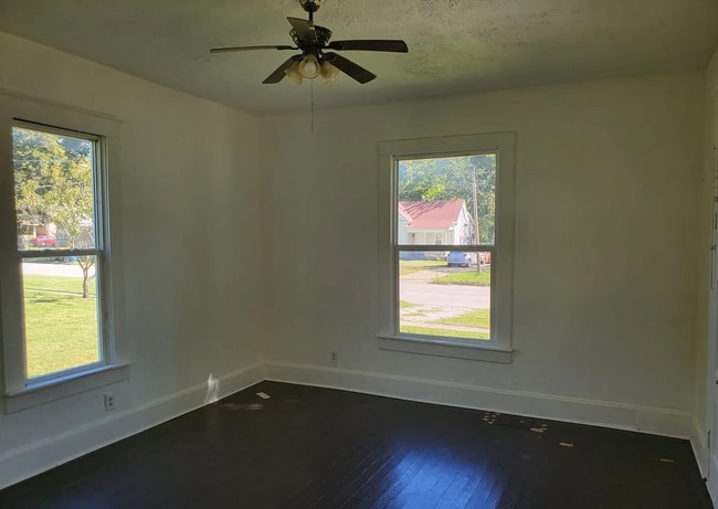 Building Photo - Spacious 2 story home near OTC