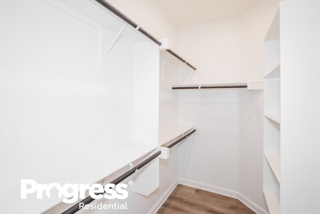 Building Photo - 9132 Golden Hollow Ln