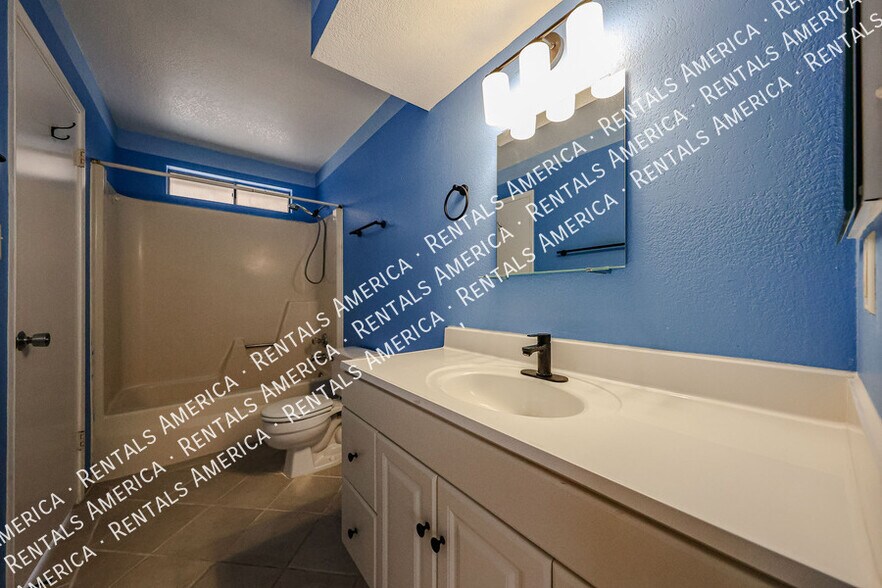 Building Photo - 1117 W Auburn Dr