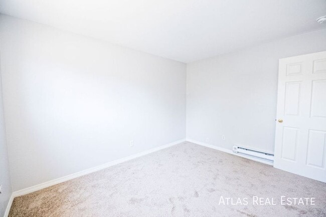 Building Photo - 950 Bishop Ct