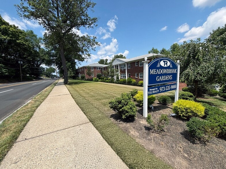 Building Photo - Meadowbrook Garden Apartments